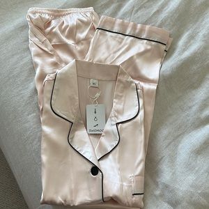 Silk like pajamas set